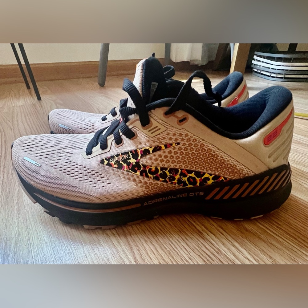 Brooks sz 8.5 adrenaline 22 GTS